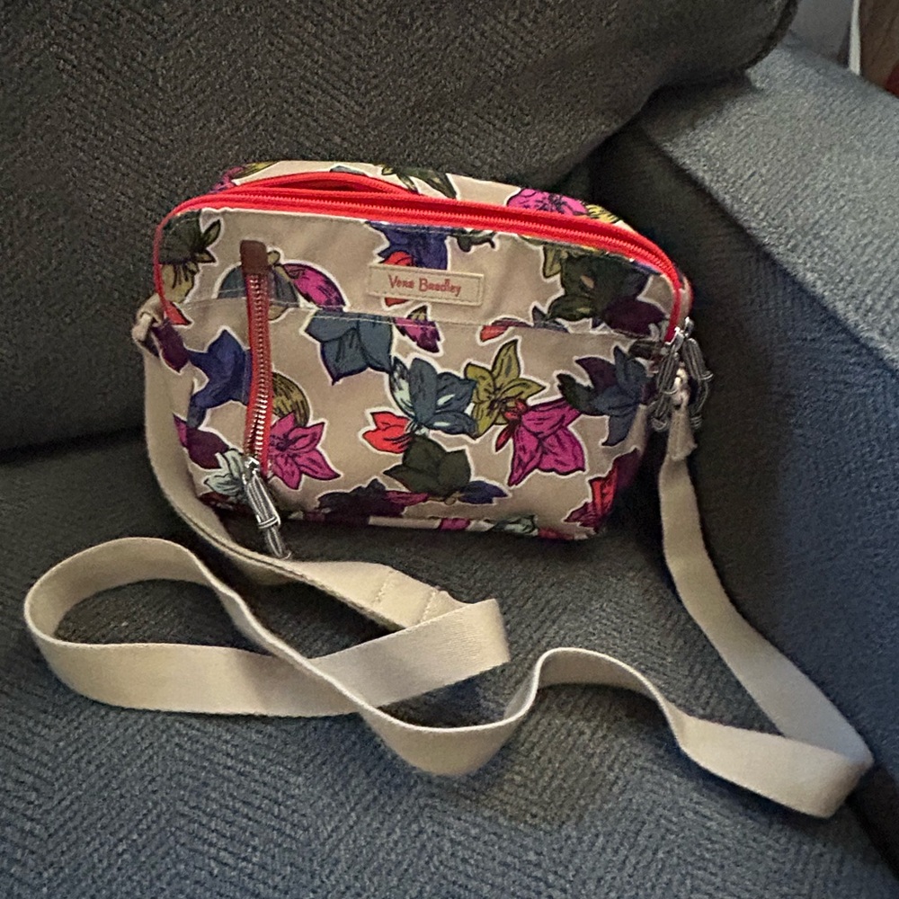 Vera Bradley sporty crossbody in excellent condition.